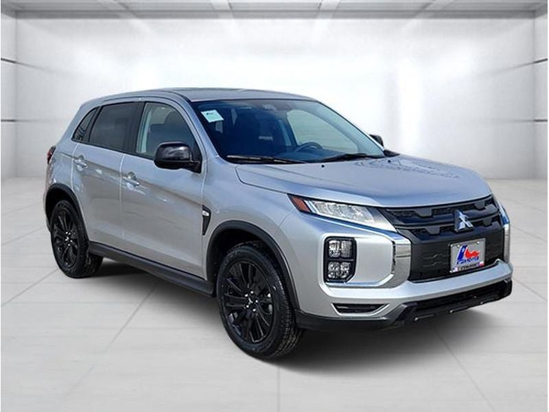 2026 Mitsubishi Outlander Sport 2.0 SE in Silver Metallic — front three-quarter view
