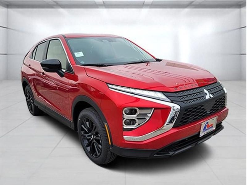 2025 Mitsubishi Eclipse Cross LE in Diamond — front three-quarter view