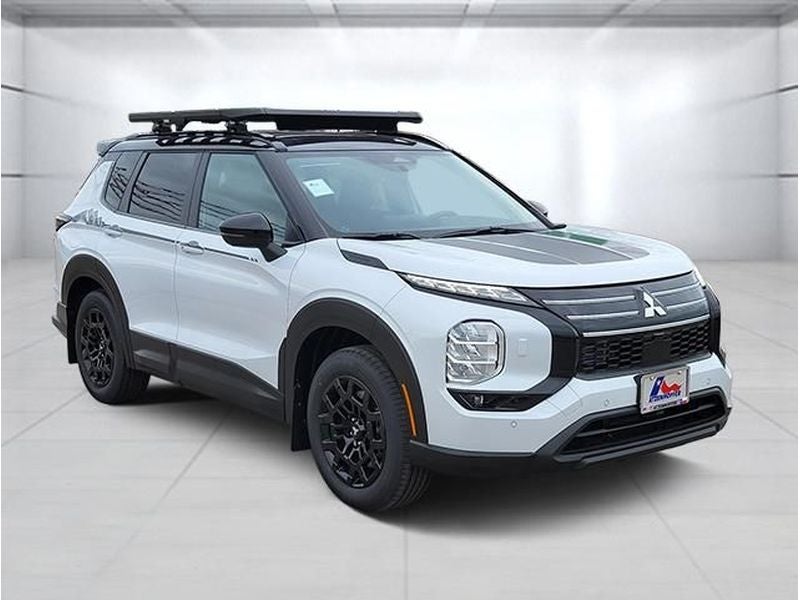 2026 Mitsubishi Outlander Trail Edition in Diamond White — front three-quarter view